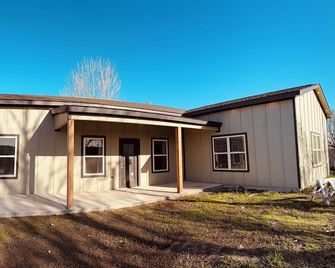 Country Retreat + Game Room - McKinney - Edificio