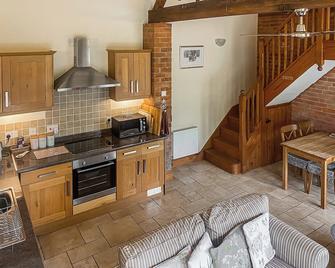 2 bedroom accommodation in Near Uttoxeter - Rugeley - Kitchen