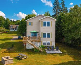 Camp Sunshine on Lake Simond! - Tupper Lake - Edificio