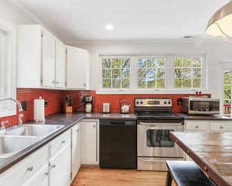 Serenity Now Home - Mars Hill - Kitchen