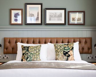 The Cheshire Cat by Innkeeper's Collection - تشستر