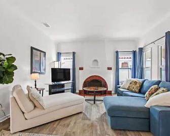 1920's Spanish Revival Home - Tustin - Living room