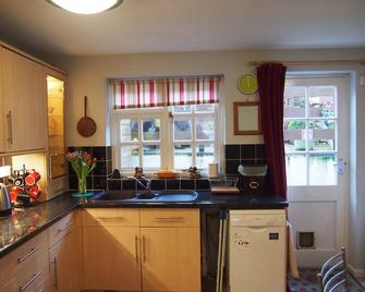 Country Terrace Cottage close to the River Dart and Totnes Town Centre - Totnes - Kitchen