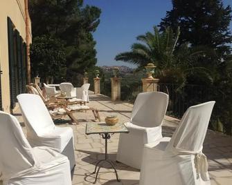 Tenuta Bartoli Maison De Charme - Mazzarino - Patio