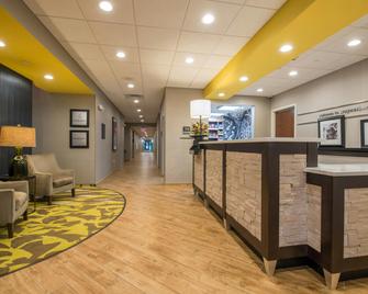 Hampton Inn Waynesboro - Waynesboro - Front desk