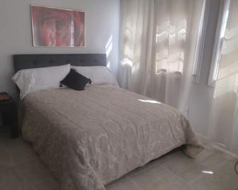Spacious private suite, 20 miles from downtown ATl,relaxing! - Conyers - Bedroom