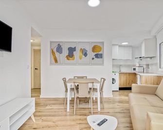 Los Pisos De Concha - Benidorm - Obývací pokoj