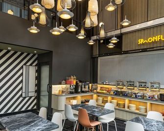 Rooms Inc Sudirman Jakarta - Yakarta - Buffet