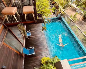 Penton45 Luxury Penthouse Apartment - Negombo - Piscina
