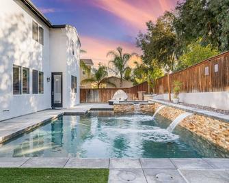 King Bed Temecula Getaway Amazing Pool and Theatre - Murrieta - Pool