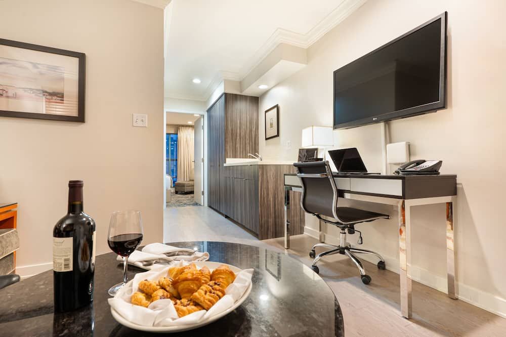 Executive Suites Hotel & Conference Center, Metro Vancouver thumbnail 3