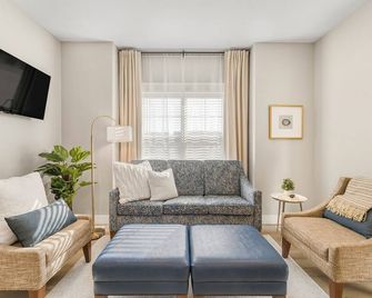 Falls & Fields-Stylish Stay in the Heart of Idaho Falls - Idaho Falls - Living room