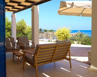 Phaedrus Living: Seaside Luxury Villa Anafi - Protaras - Patio