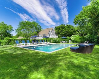 Stunning House: Tennis & Pool in Southampton Estate section - Southampton - Piscine