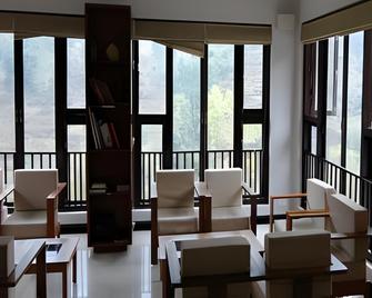 Club Mahindra Baiguney - Naya Bāzār - Living room