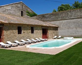 Chateau Le Vergel Authenac - Bize Minervois - Pool