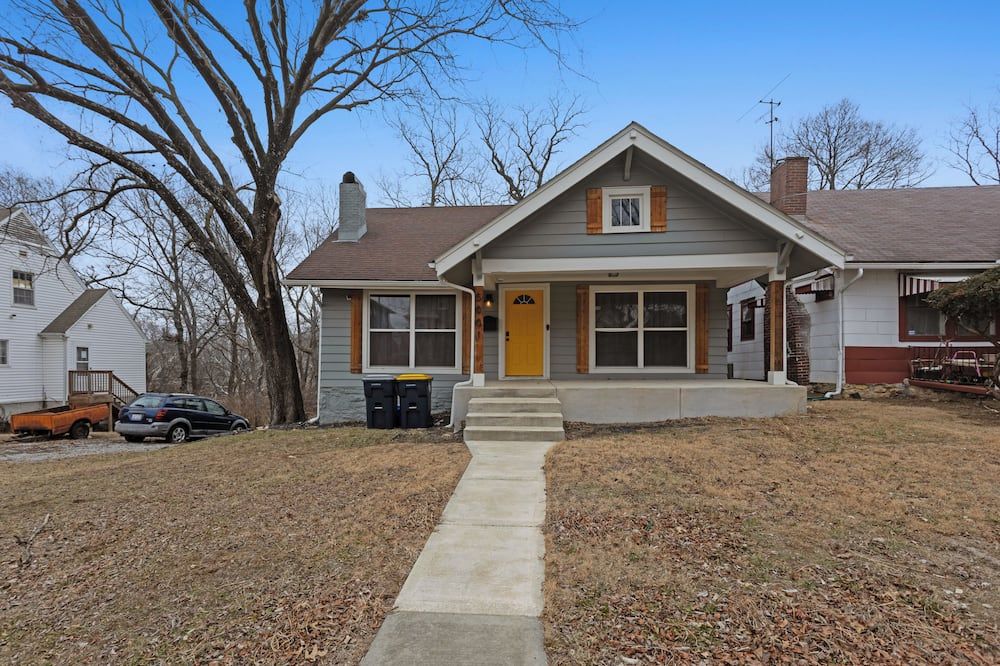 Amazing 3bd Troostwood Home in Kansas City, MO near most attractions! - קנזס סיטי - בניין