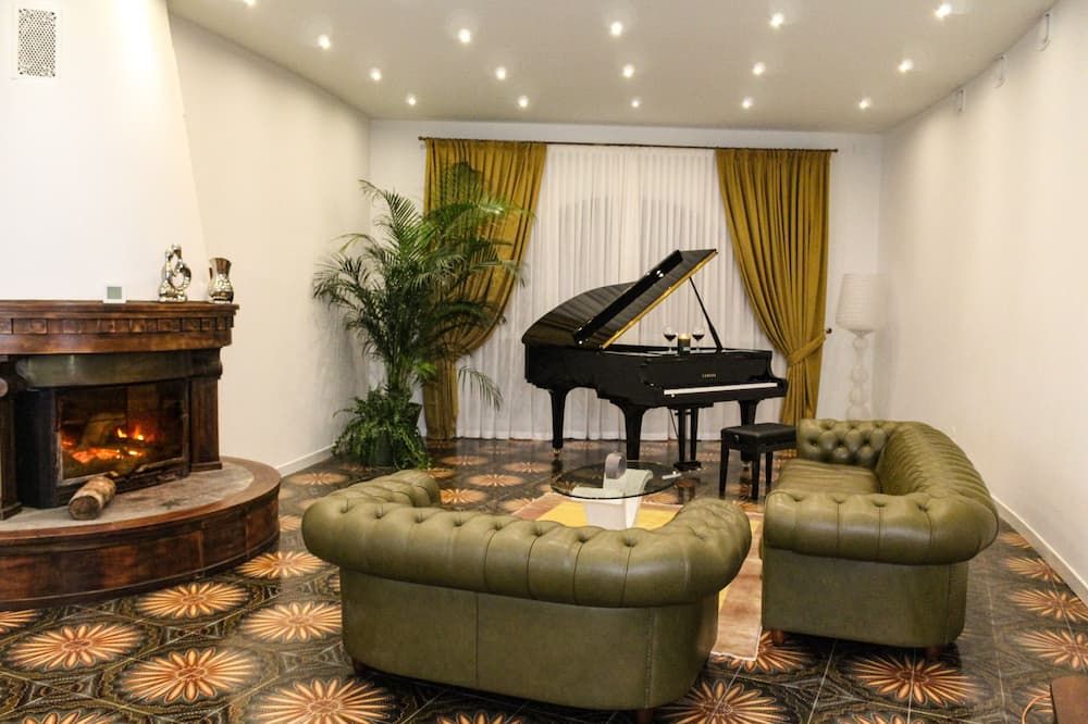 Villa Jasmine - ארקוניאנו - סלון