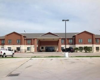 Yorktown Inn And Suites - Yorktown - Building