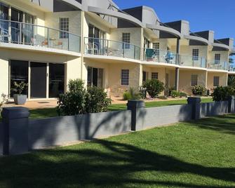 Merimbula Lake Apartments - Merimbula - Building