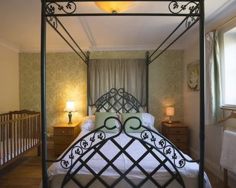 Premier Holiday Cottage (converted chapel) in Wereham Norfolk, sleeps 10 - Downham Market - Habitación