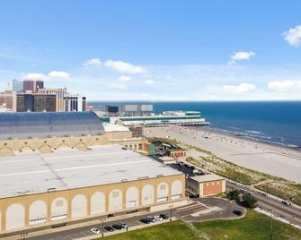 Colorful 6br Duplex Apt Midtown Ac Near - Atlantic City
