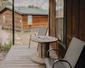 The Hondo Cabin @ Whiskey Mountain - 2 Bd/1 Bath Great Location! - Leakey - Patio
