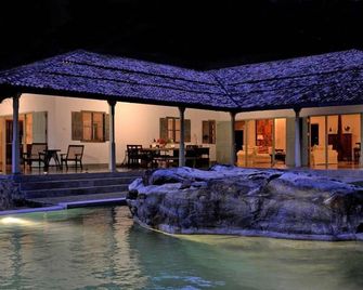 Private Villa With Outdoor Swimming Pool - Lake View - Ahangama - Building