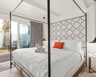 The Weekend - Palm Springs - Bedroom