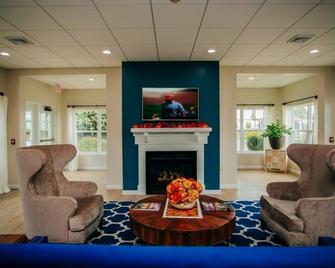 Headline - Hershey - Lobby