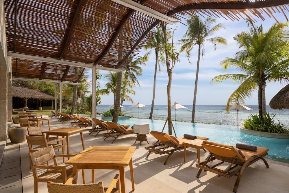 سيمايا بيتش ريزورت - جزيرة نوسا بينيدا - شرفة مرصوفة