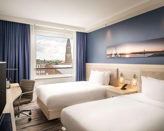 هامبتون باي هيلتون كيل سيتي سنتر - كيل - غرفة نوم