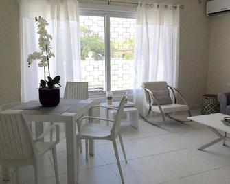 Beach Apartment steps from mangel halto beach - Savaneta - Dining room