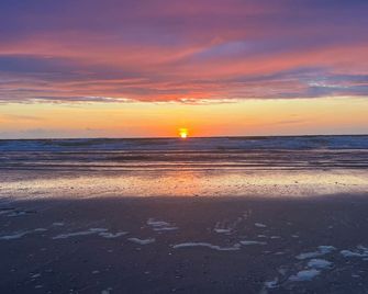 Le Trophée Boutique Hôtel Spa- La Loggia Appart'hôtel - Deauville - Beach