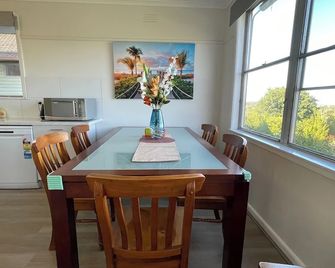 Morwell Pet Friendly 3br Retreat Free Pa - Morwell - Eetruimte