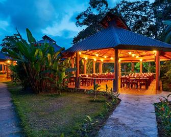 Laguna Lodge - Tortuguero - Patio
