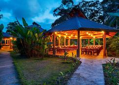 Laguna Lodge - Tortuguero - Patio