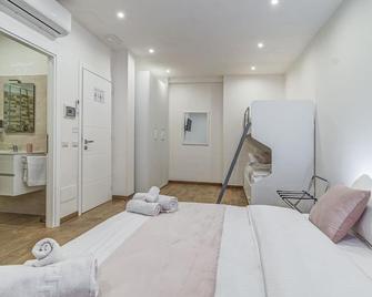 Lovely Rooms - Room 5 by Rentbeat - Civitavecchia - Bedroom