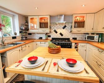 Mallard Cottage Guest House - Medway - Kitchen