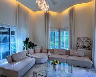 O Paradis - A Hidden Gem in the Heart of Batroun - Batroûn - Living room