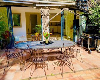 Joli Rez de Jardin Avec Piscine Privative - Gassin - Patio
