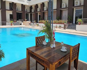 Bamboo Saa Mulberry Resort Pushkar - Pushkar - Bazén