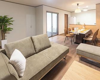 Grandioso Okinawa Pool Villa Onna 8C - Onna - Living room