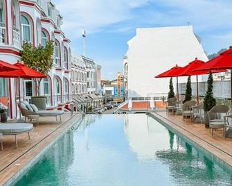 Hotel Midtown Ratsada - Phuket - Zwembad