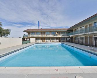 Americas Best Value Inn Amarillo Airport/Grand Street - אמרילו - בריכה