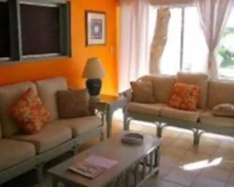 Fort Recovery Beachfront Resort - Road Town - Huiskamer