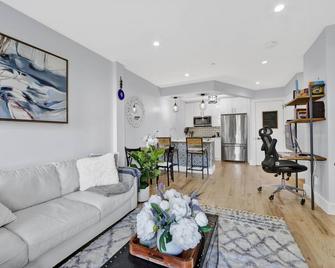 Boutique Condo in Bedstuy - Brooklyn - Olohuone