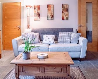 Cottage Apartment - Dunblane - Living room