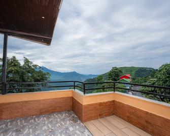Summit Bougainvillea Tea Resort - Kurseong - Balcón