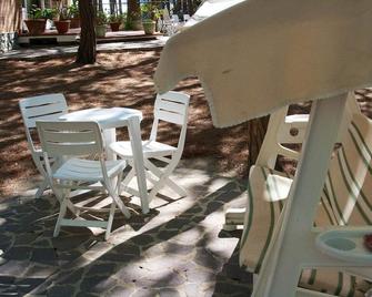 Hotel Villa Nettuno - Campo nell'Elba - Patio